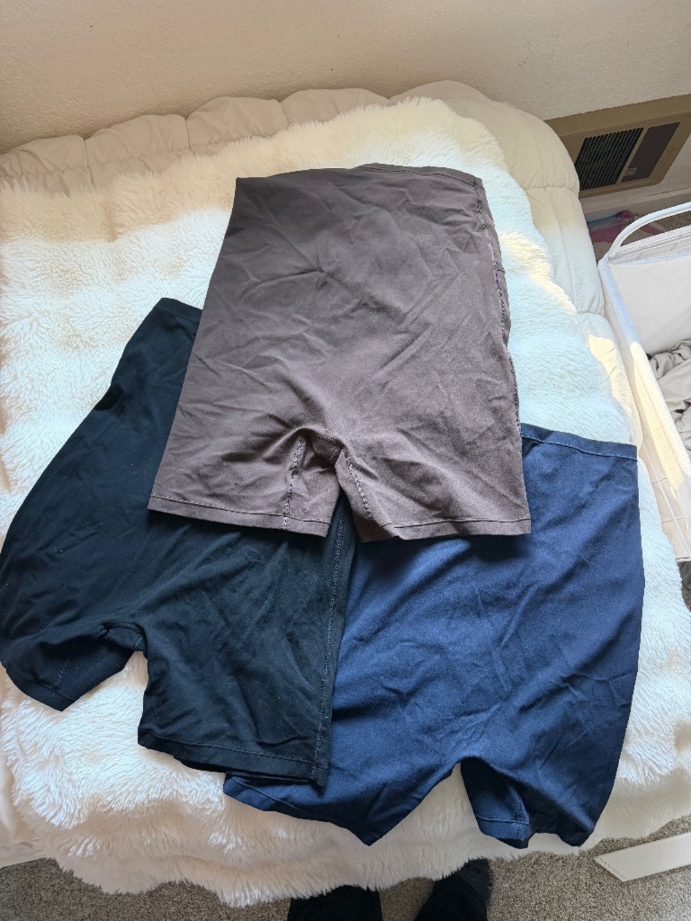 3 pairs of momanda yoga shorts